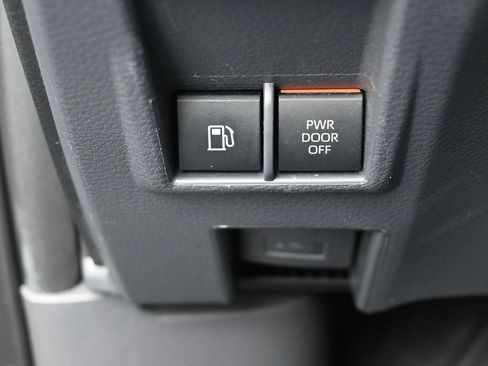 Certified 2022 Toyota Sienna XLE image 17