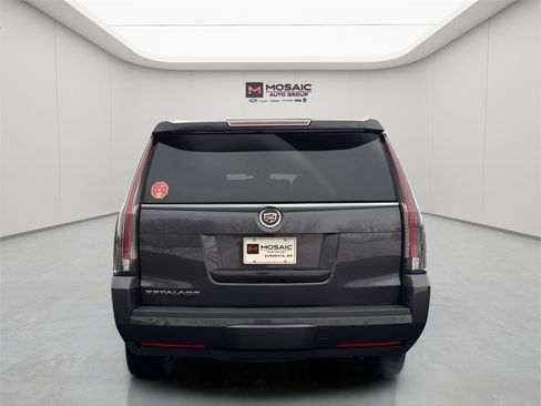 Used 2015 Cadillac Escalade Luxury image 6