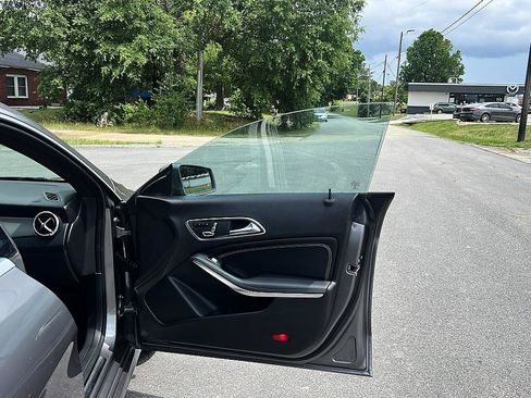 Used 2018 Mercedes-Benz CLA 250 image 32