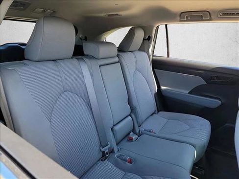 Used 2024 Toyota Highlander LE image 16