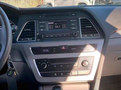 Used 2017 Hyundai Sonata SE image 7