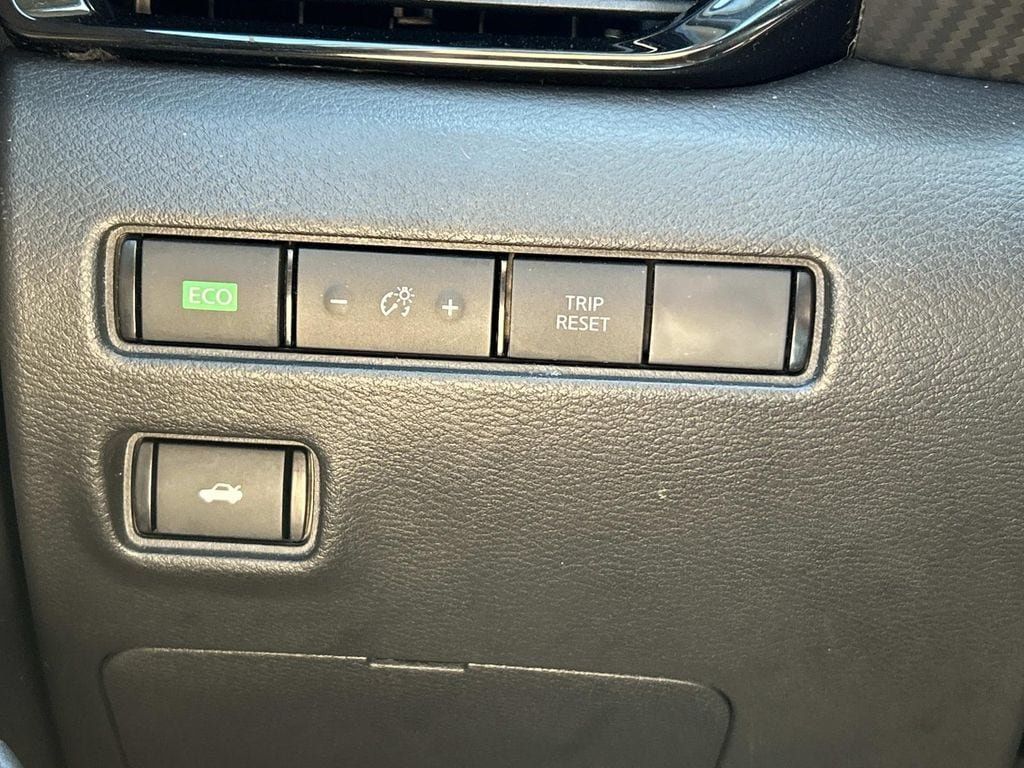 Certified 2020 Nissan Sentra SV FWD image 20