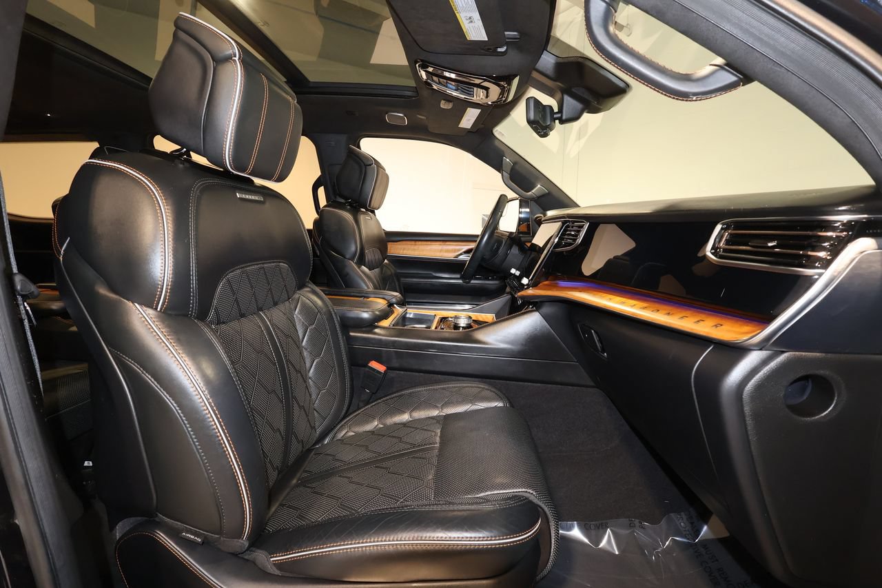 Used 2022 Jeep Grand Wagoneer Series III AWD/4WD image 28