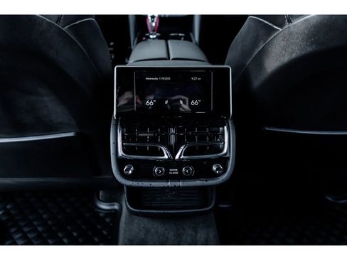 Used 2023 Bentley Bentayga Extended Wheelbase image 33