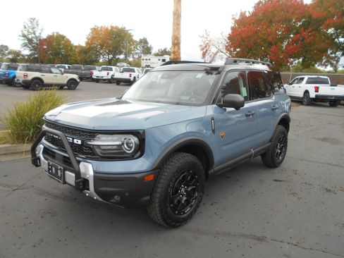 Used 2025 Ford Bronco Sport Badlands w/ Sasquatch Badlands Package image 1