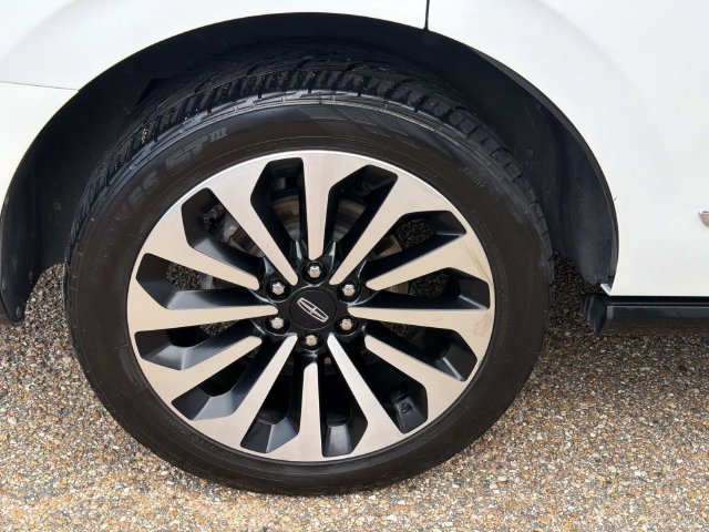 Used 2024 Lincoln Navigator Reserve AWD/4WD image 5