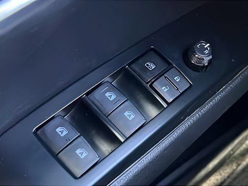 Used 2019 Toyota Camry LE w/ Convenience Package FWD image 18