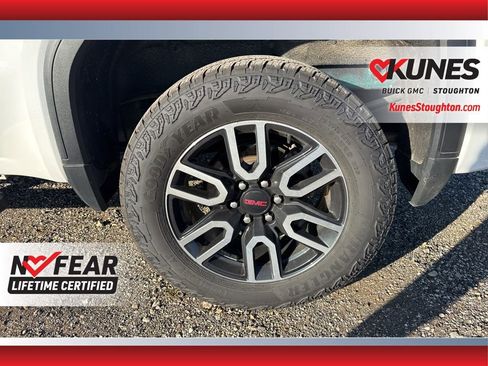 Used 2022 GMC Sierra 1500 AT4 w/ AT4 Preferred Package AWD/4WD image 18