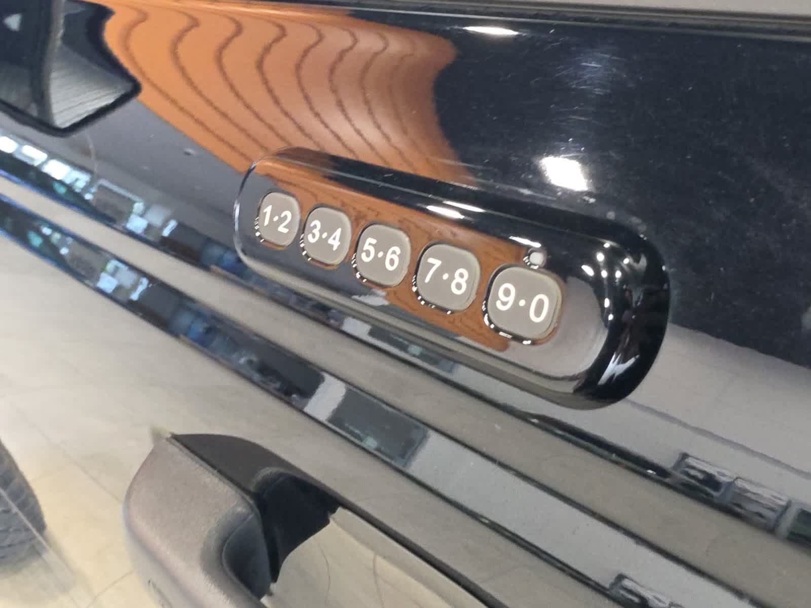 Used 2023 Ford Bronco Wildtrak AWD/4WD image 14