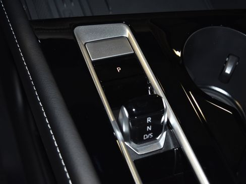 New 2026 Volkswagen Atlas Cross Sport SE image 12