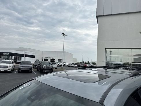 Used 2025 Toyota Sienna XSE w/ XSE Premium Package FWD image 8