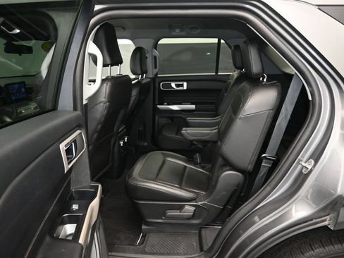 Used 2022 Ford Explorer XLT w/ Equipment Group 202A RWD image 15