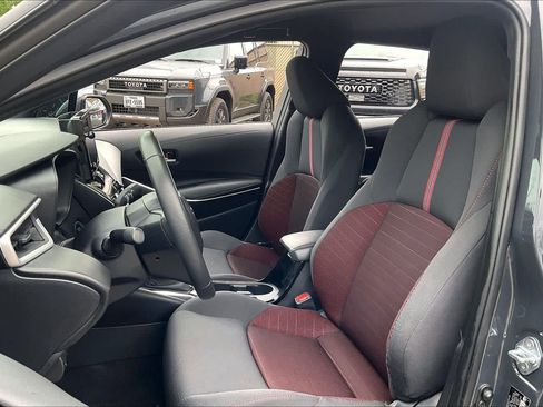 Used 2025 Toyota Corolla SE image 8