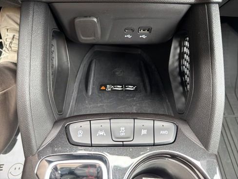 Used 2025 Chevrolet TrailBlazer RS w/ Convenience Package AWD/4WD image 31