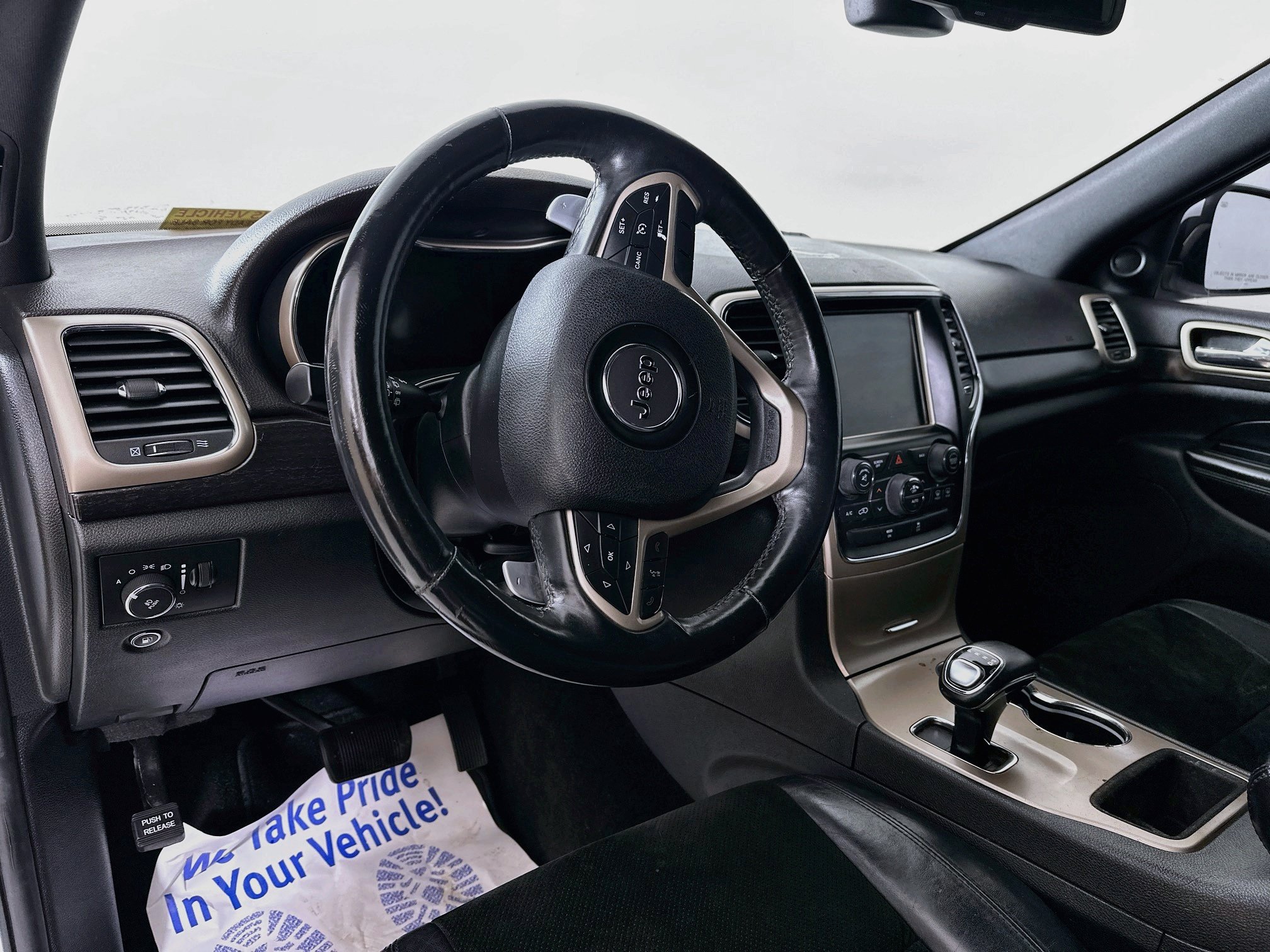 Used 2014 Jeep Grand Cherokee Altitude AWD/4WD image 9