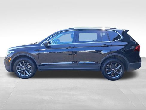 Used 2023 Volkswagen Tiguan SE AWD/4WD image 2