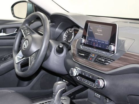 Used 2024 Nissan Altima 2.5 SV FWD image 27