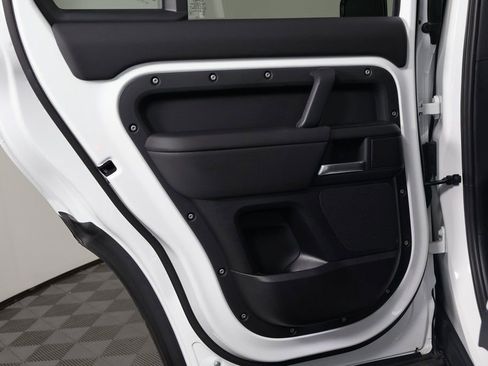 Used 2025 Land Rover Defender 110 S image 13