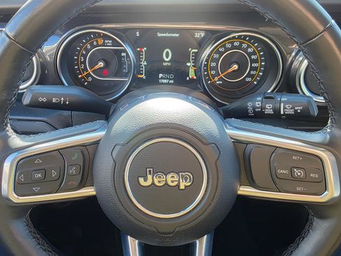 Used 2022 Jeep Wrangler Unlimited Sahara image 10