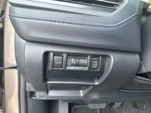 Used 2025 Subaru Forester Premium AWD/4WD image 12