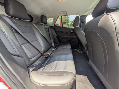 Used 2025 Chevrolet Trax LT w/ LT Convenience Package FWD image 28