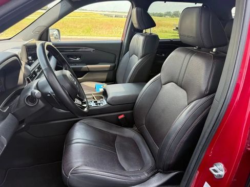 Used 2025 Honda Pilot Black Edition image 12