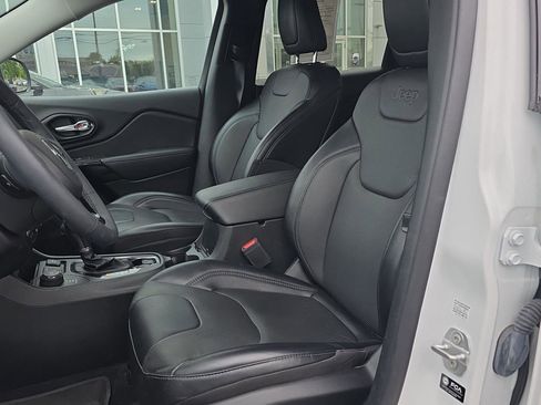 Used 2023 Jeep Cherokee Altitude Lux w/ Mopar Interior Package AWD/4WD image 14
