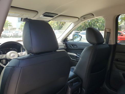 Certified 2024 Nissan Pathfinder SV image 13