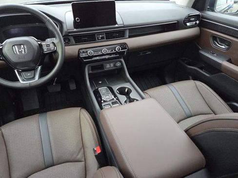 Used 2025 Honda Pilot Elite image 34