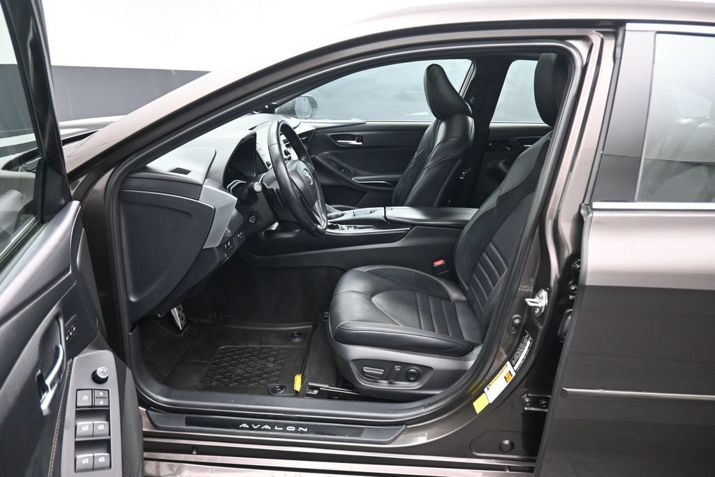 Used 2020 Toyota Avalon Touring w/ Advanced Safety Package FWD image 11