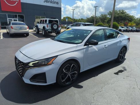 Certified 2024 Nissan Altima 2.5 SR FWD image 14
