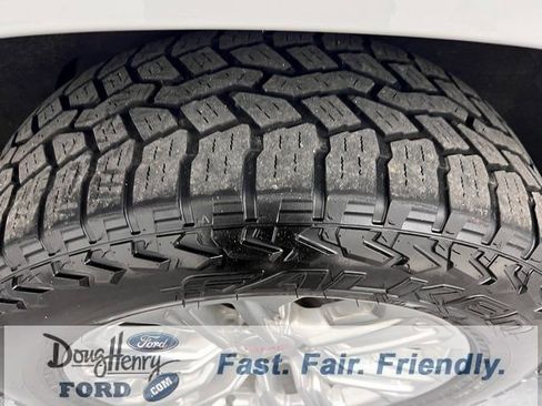 Used 2022 GMC Yukon SLT w/ SLT Premium Package image 14