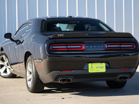 Used 2015 Dodge Challenger SXT image 5