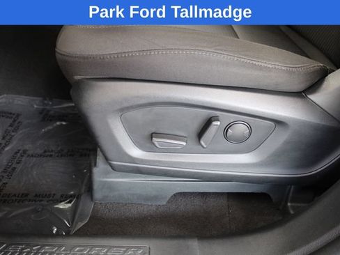 Used 2023 Ford Explorer XLT AWD/4WD image 13