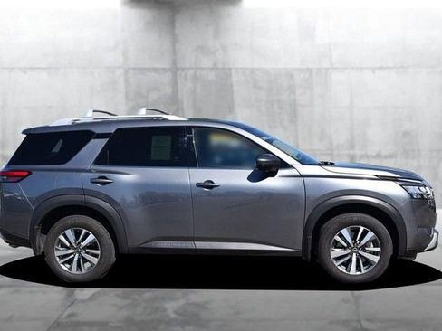 Certified 2024 Nissan Pathfinder SL image 5