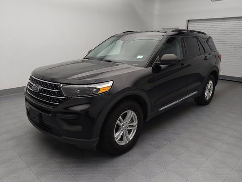 Used 2020 Ford Explorer XLT w/ Comfort Package AWD/4WD image 2