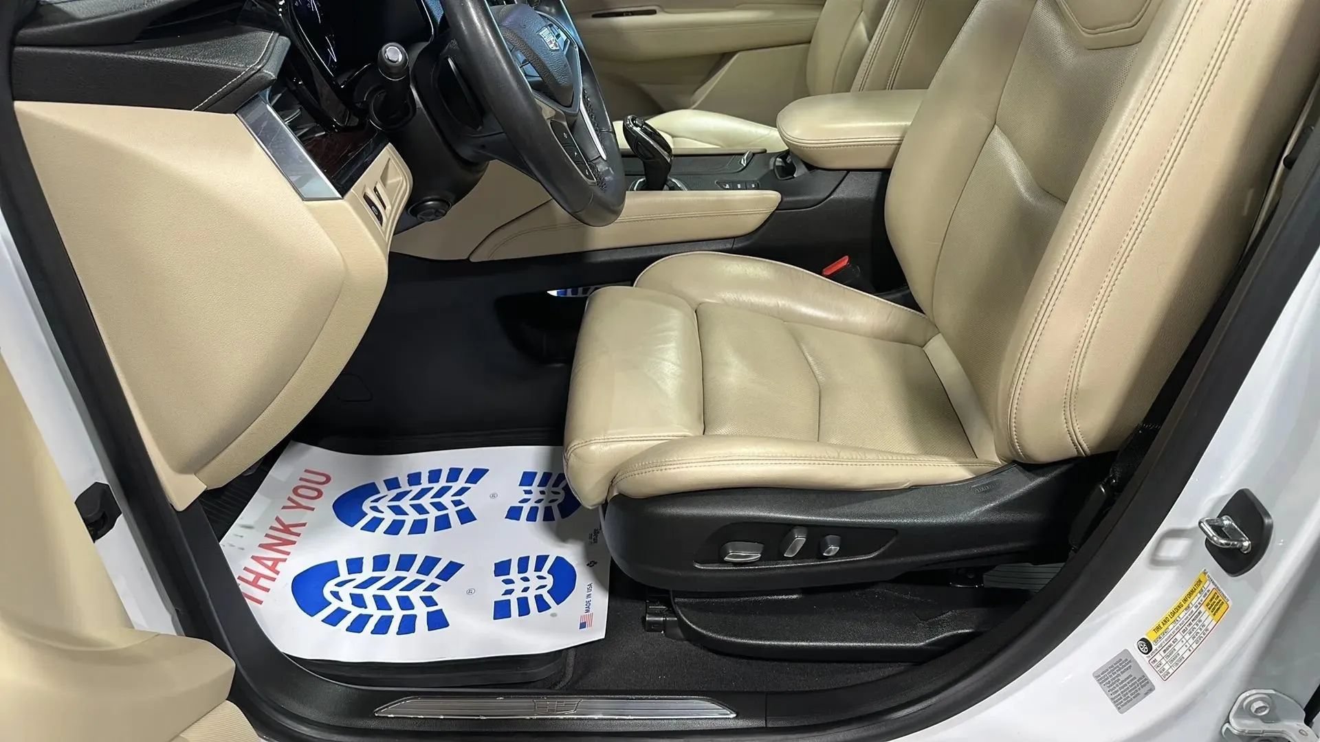 Used 2017 Cadillac XT5 Luxury w/ Driver Awareness Package AWD/4WD image 9