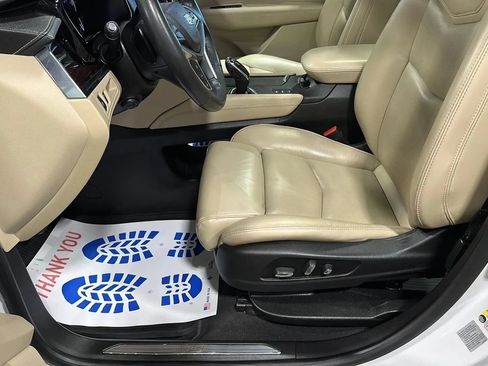 Used 2017 Cadillac XT5 Luxury w/ Driver Awareness Package AWD/4WD image 9