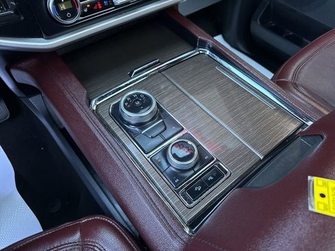 Used 2024 Ford Expedition Limited image 44