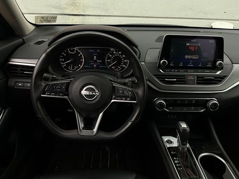 Used 2025 Nissan Altima 2.5 SR image 14