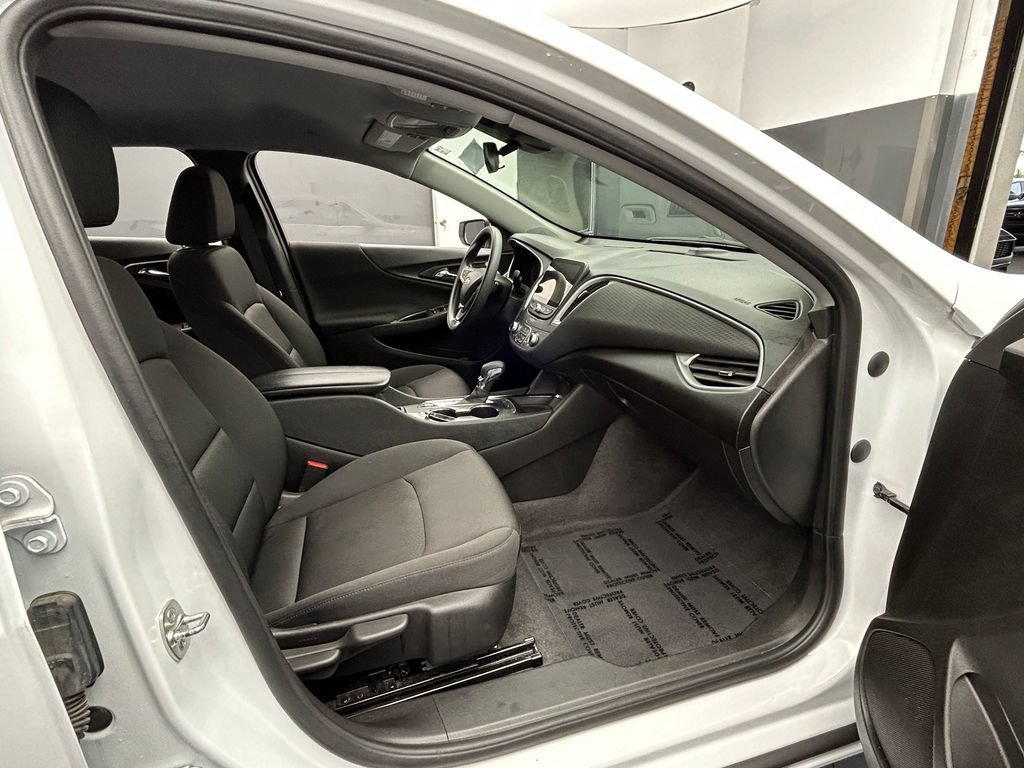 Used 2024 Chevrolet Malibu LT FWD image 12