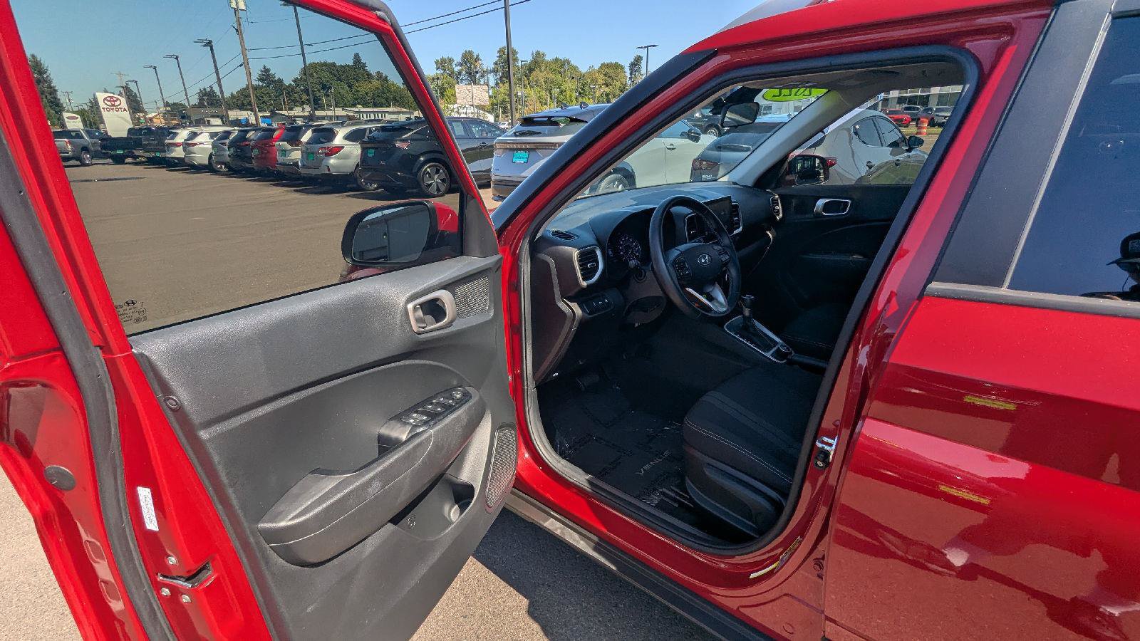 Used 2022 Hyundai Venue SEL FWD image 17