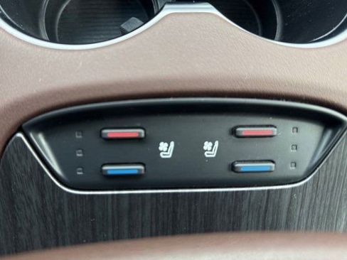 Used 2022 Toyota Venza Limited w/ Advanced Technology Package image 21