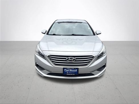 Used 2016 Hyundai Sonata SE FWD image 2