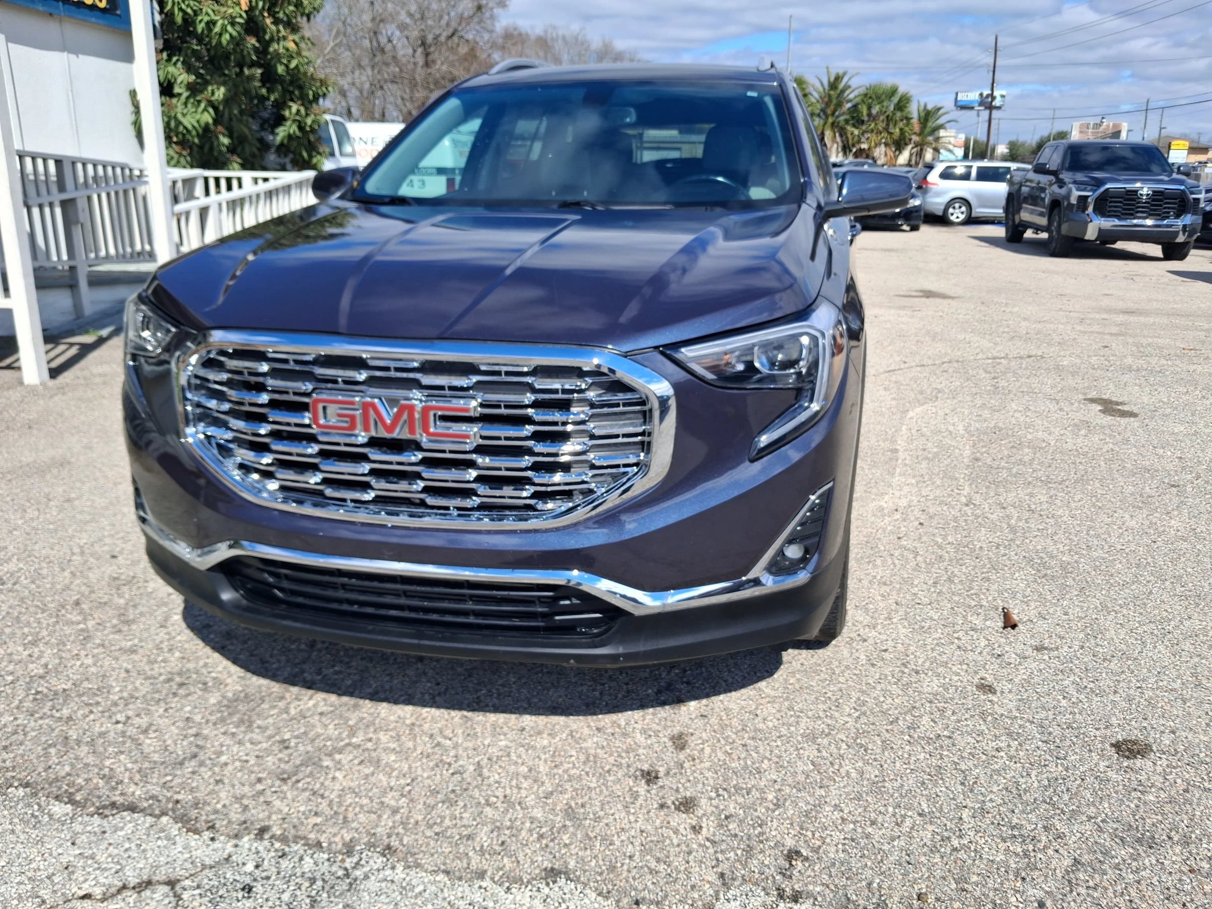 Used 2019 GMC Terrain SLT w/ Preferred Package FWD image 3