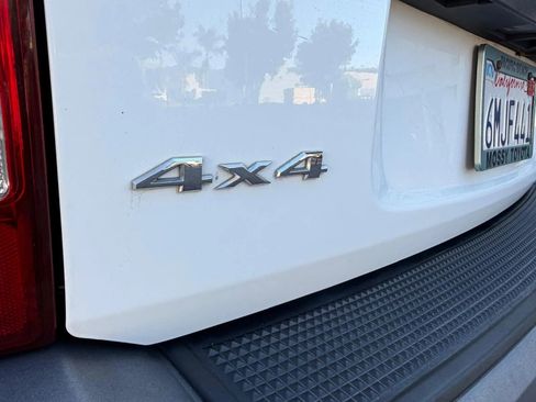 Used 2010 Jeep Liberty Renegade w/ Navigation Convenience Group image 19