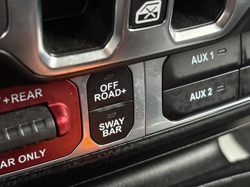 Used 2024 Jeep Gladiator Rubicon w/ Technology Group image 30