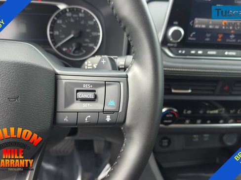 Used 2025 Nissan Rogue SV AWD/4WD image 18