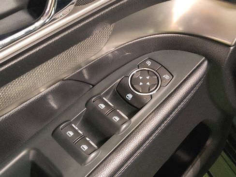 Used 2018 Ford Explorer XLT image 27