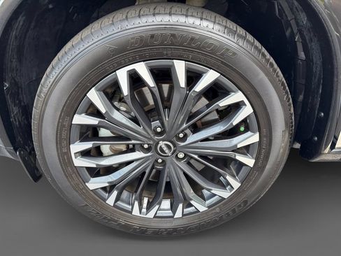 Used 2025 Nissan Rogue Platinum w/ Tech Package FWD image 16